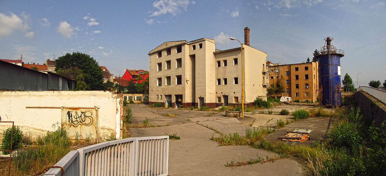 Továrna UP alias Tusculum rok před svým definitivním zbouráním. Majitelé tehdy tvrdili, že industriální objekt hodlají zachovat a využít pro výstavbu loftových bytů.