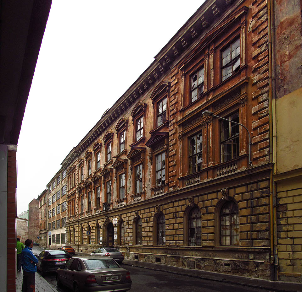 Vlněna tvořila celý východní blok budov ulice Přízovy.